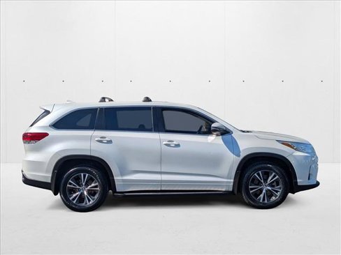 Used 2018 Toyota Highlander Plus image 4