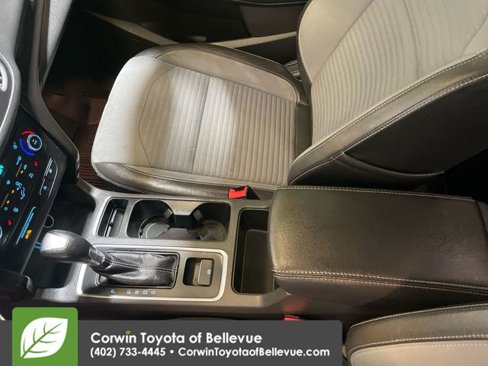 Used 2017 Ford Escape SE w/ SE Sport Appearance Package image 17