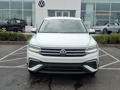 Certified 2022 Volkswagen Tiguan SE image 2
