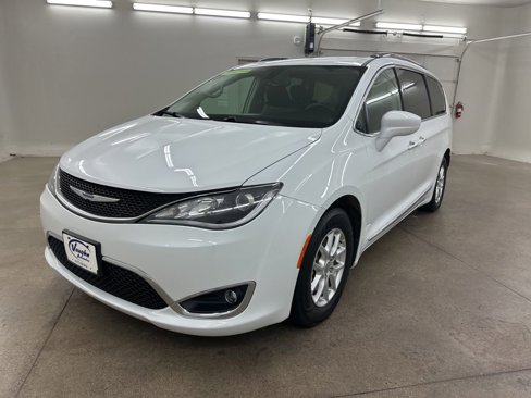 Used 2020 Chrysler Pacifica Touring-L image 6