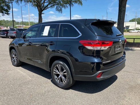 Used 2019 Toyota Highlander LE w/ Phone Cable & Charge Package image 9