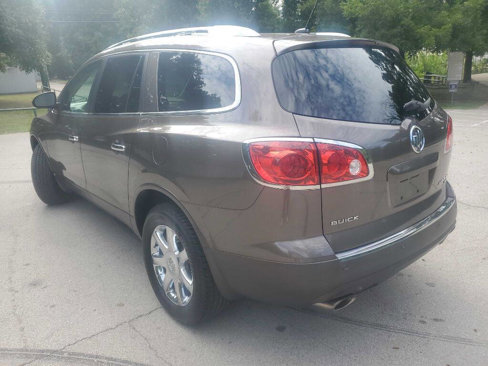 Used 2010 Buick Enclave CXL image 4