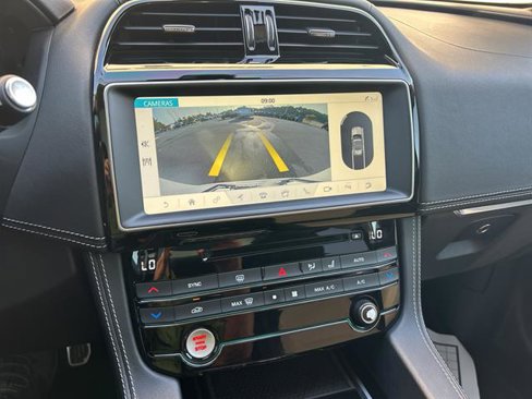 Used 2017 Jaguar F-PACE R-Sport image 15