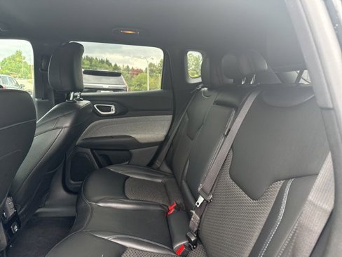 Used 2023 Jeep Compass Latitude image 17