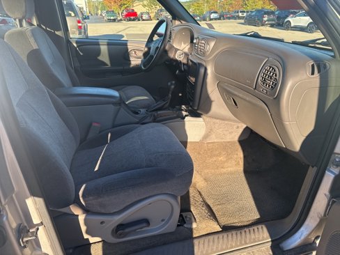 Used 2004 Chevrolet TrailBlazer LT image 27