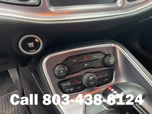 Used 2015 Dodge Challenger SXT image 21