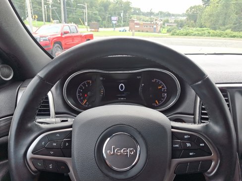 Used 2021 Jeep Grand Cherokee Laredo image 18