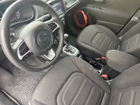Used 2020 Jeep Renegade Latitude image 10