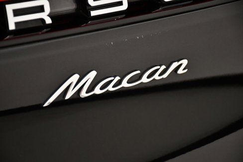 Certified 2025 Porsche Macan Turbo image 11