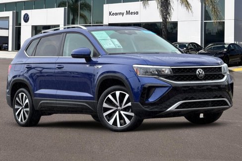 Used 2024 Volkswagen Taos SE image 2