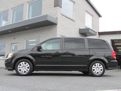 Used 2017 Dodge Grand Caravan SE w/ Power Window Group image 2