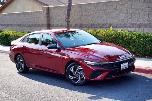 Certified 2025 Hyundai Elantra Sport image 3