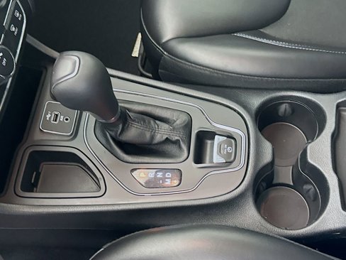 Used 2020 Jeep Cherokee Latitude Plus image 16