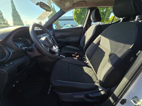 Used 2018 Nissan Kicks S image 22