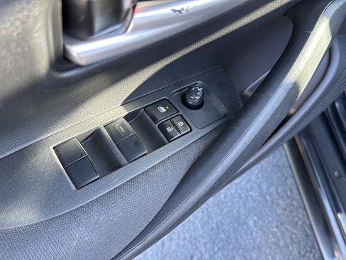 Used 2020 Toyota Corolla LE image 27