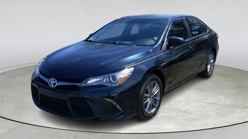 Used 2015 Toyota Camry SE image 3