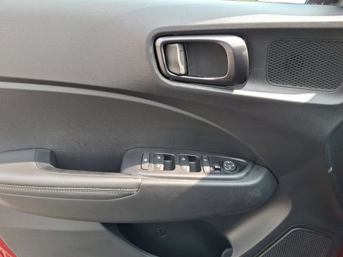 Certified 2024 Hyundai Venue Limited image 12