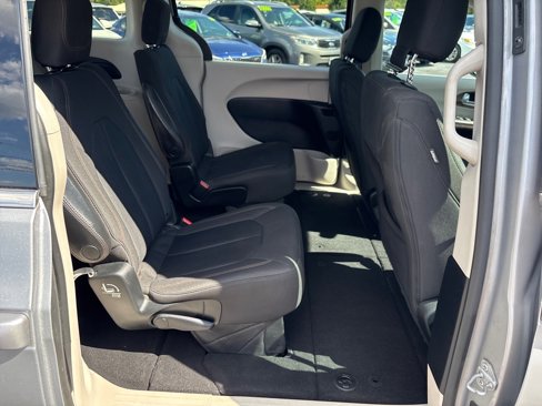 Used 2017 Chrysler Pacifica LX image 20