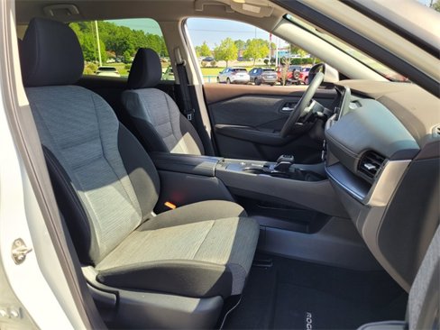 Used 2023 Nissan Rogue SV image 12