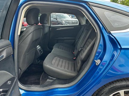 Used 2017 Ford Fusion SE image 12