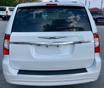 Used 2015 Chrysler Town & Country Touring w/ Driver Convenience Group image 5