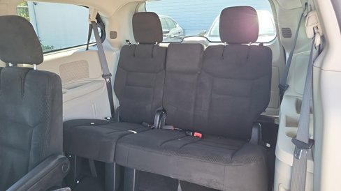 Used 2017 Dodge Grand Caravan SE w/ UConnect Hands-Free Group image 23