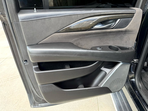 Used 2015 Cadillac Escalade ESV Platinum image 13
