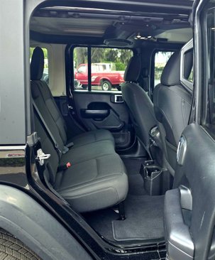 Used 2020 Jeep Wrangler Unlimited Sport S image 28