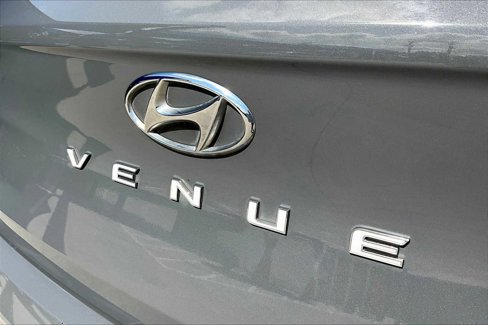 Used 2021 Hyundai Venue SEL w/ Premium Package image 9
