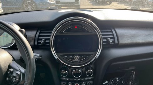 Used 2015 MINI Cooper 4-Door Hardtop image 18