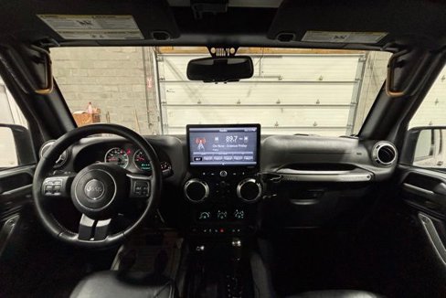 Used 2016 Jeep Wrangler Unlimited Sahara w/ Connectivity Group image 12