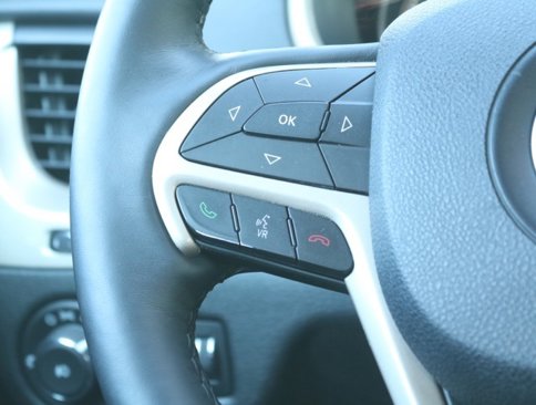 Used 2017 Jeep Cherokee Limited image 18