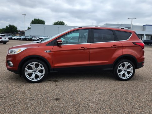Used 2019 Ford Escape Titanium image 2