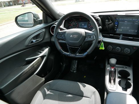 New 2025 Chevrolet Trax RS w/ Sunroof Package image 13