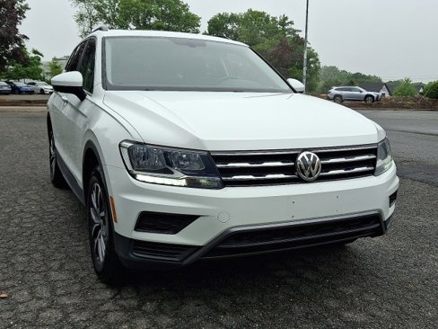 Certified 2019 Volkswagen Tiguan SE w/ Panoramic Sunroof Package image 2