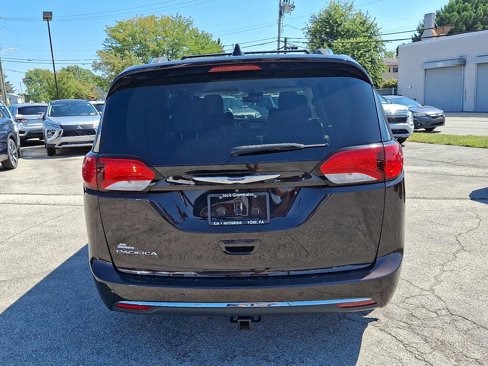 Used 2019 Chrysler Pacifica Touring-L Plus w/ Advanced Safetytec Group image 6
