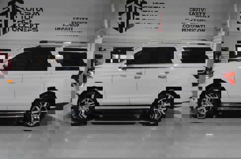 Used 2022 Ford Expedition Max Limited image 4