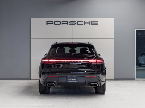Used 2025 Porsche Macan image 6