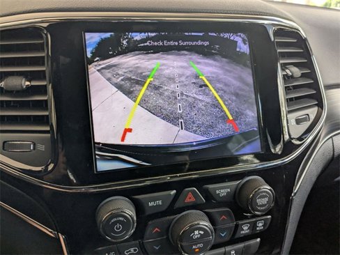 Used 2020 Jeep Grand Cherokee Limited image 16