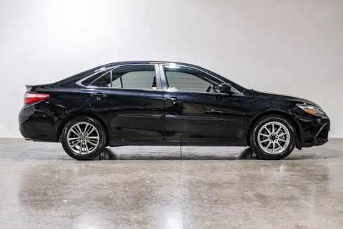 Used 2017 Toyota Camry SE image 11