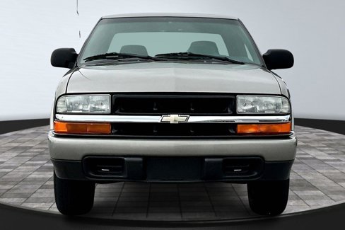 Used 2002 Chevrolet S10 Pickup LS w/ LS Preferred Equipment Group image 2