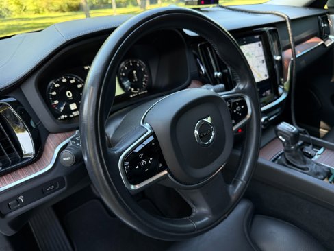Used 2020 Volvo V60 T5 Cross Country image 10