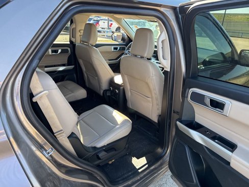 Used 2021 Ford Explorer XLT w/ Equipment Group 202A image 13
