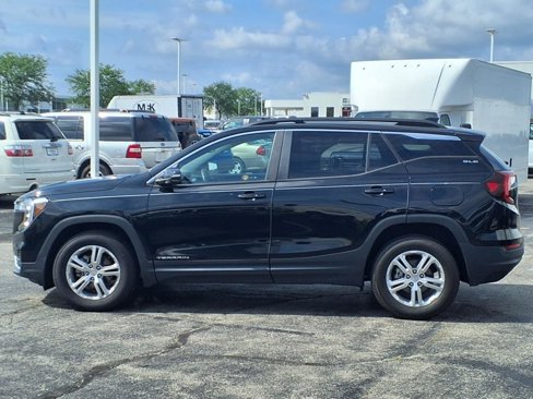 Used 2022 GMC Terrain SLE w/ Driver Convenience Package image 3