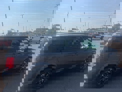 Used 2019 Dodge Grand Caravan SXT w/ Blacktop Package image 3