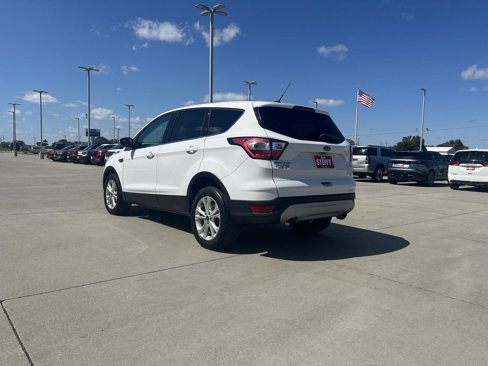 Used 2017 Ford Escape SE image 6