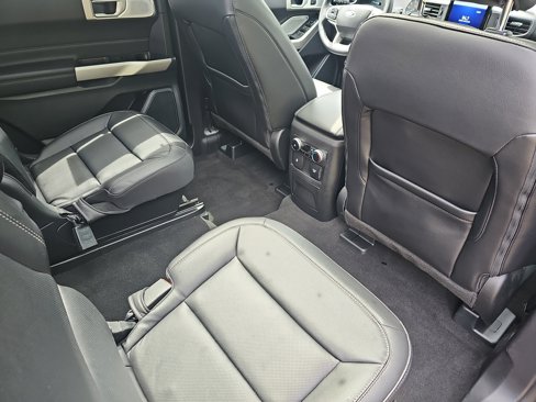 Used 2023 Ford Explorer Limited w/ Limited Technology Package image 11