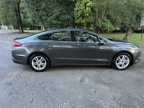Used 2018 Ford Fusion SE w/ Fusion SE Technology Package image 9