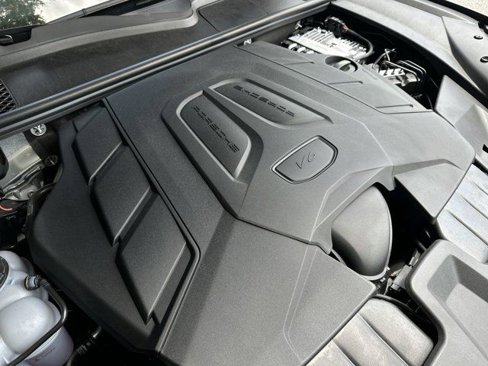 Certified 2024 Porsche Cayenne Coupe image 30