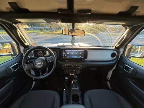 Used 2025 Jeep Wrangler Sport image 3